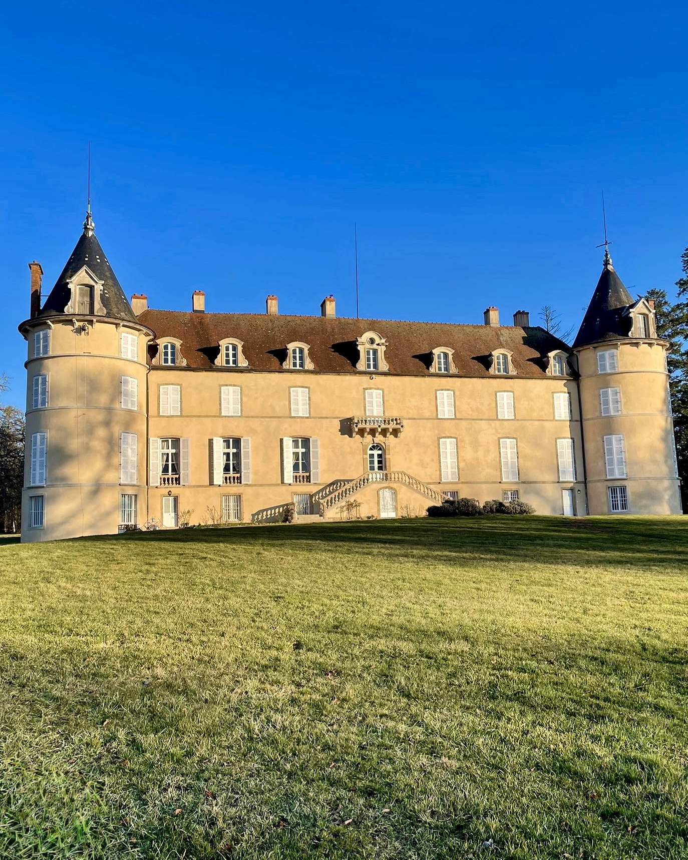 Vue aérienne du Château de Musigny en Bourgogne