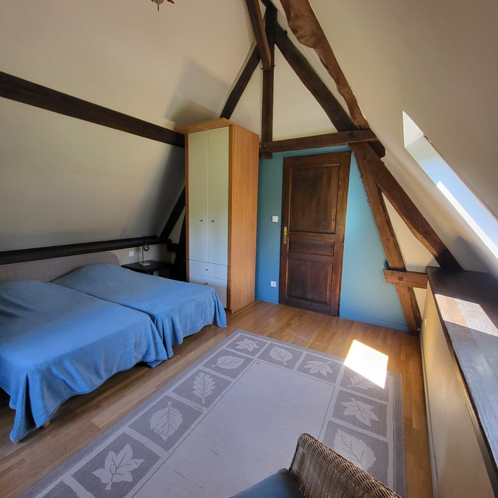 Chambre sous les combles de la Maison du Parc