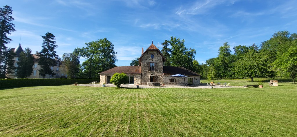 Maison du Parc au Château de Musigny, vue extérieure et parc
